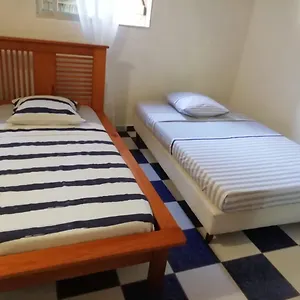 Hébergement de vacances La Petite Maison, Spacieuse, Avec Jardin / Parking, Sainte-Rose