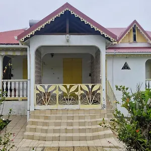 Hébergement de vacances Superbe bungalow de 3 cac entre plage et montagne!, Sainte-Rose
